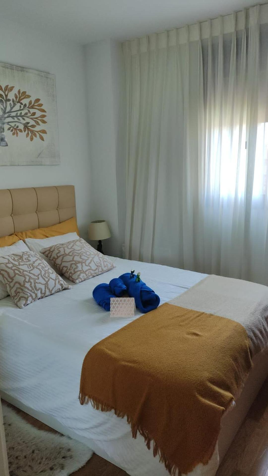 Piso Con Piscina Y Garaje En Zona Plenilunio Apartamento *